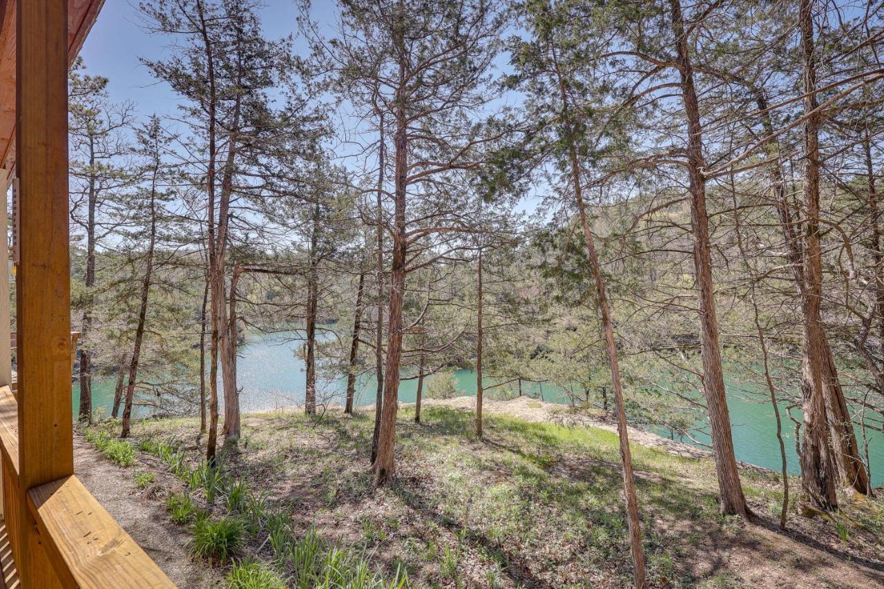 Cliffside Eureka Springs Cabin With Beaver Lake View Eksteriør billede